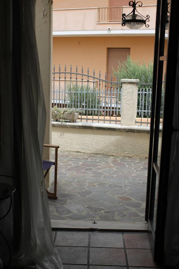 Sinilu B&B Silvi Paese Exterior foto